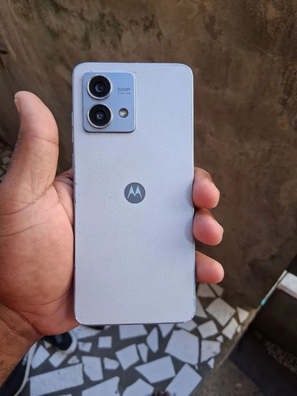 Moto g84 