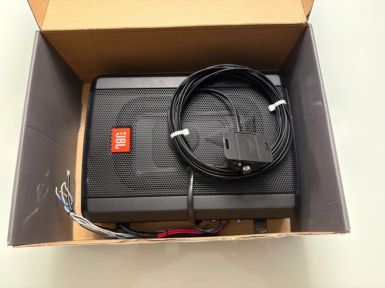 Caixa amplificada slim JBL SW68A-MS 100W RMS - Foto 2