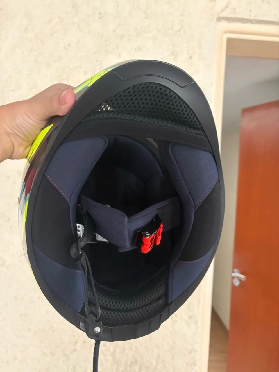 Vendo Capacete LS2 ZERO! Nem 5 meses de uso. - Foto 5