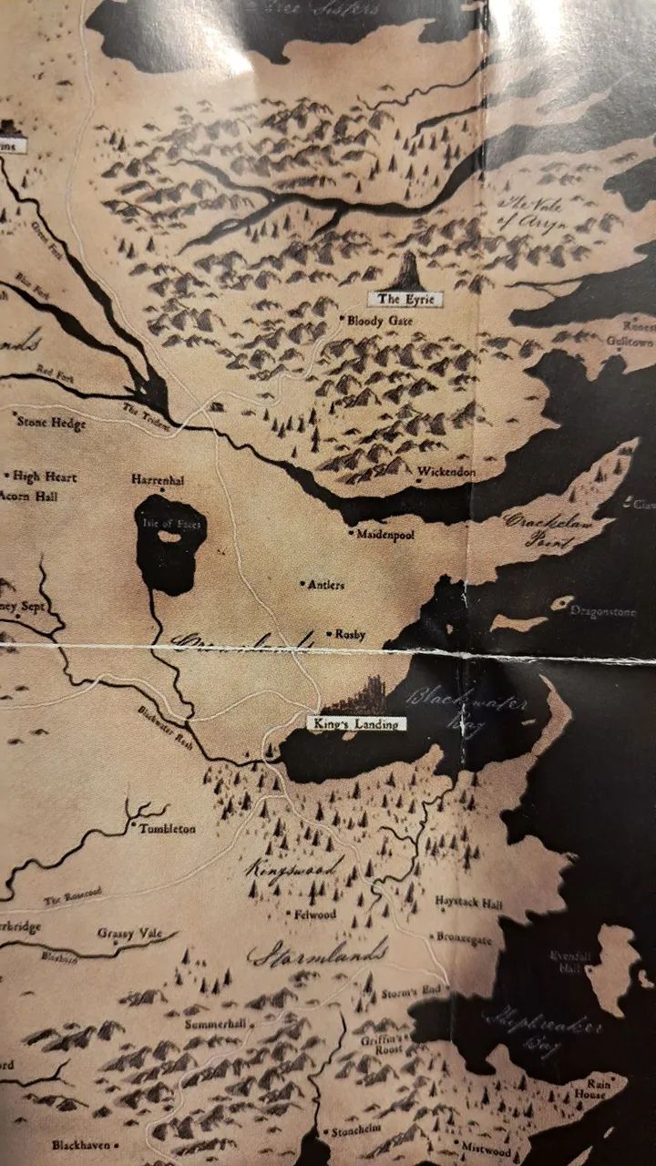 Box especial DVD 5 temporada Game of Thrones, com mapa dos reinos