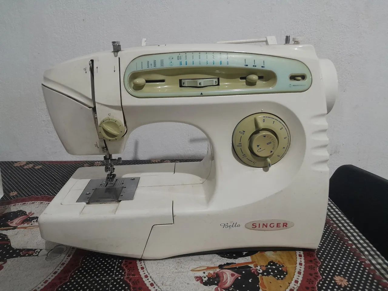 Máquina de costurar SINGER bella