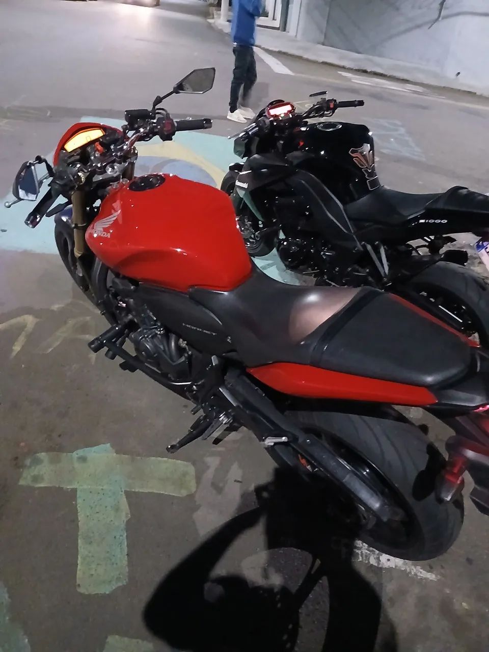 Hornet vermelha de dor  - Foto 2