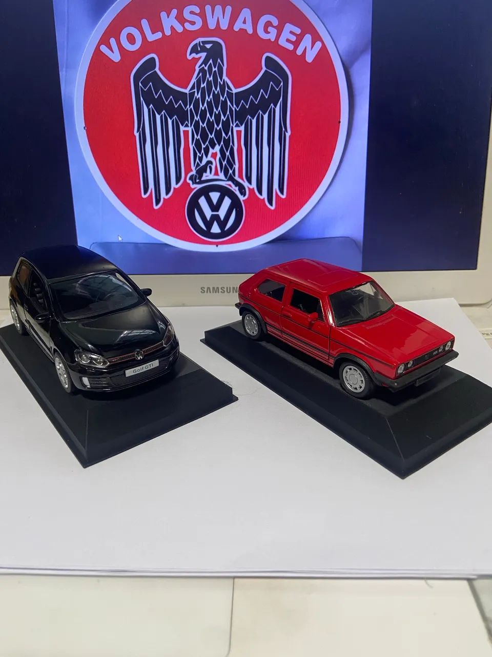 2 miniaturas Golf gti 1/36