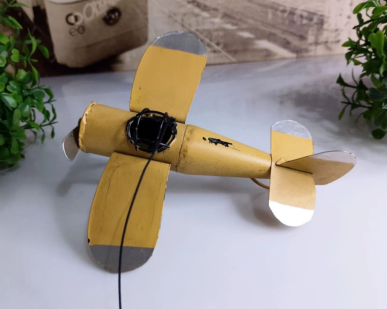 Miniatura Antiga de Avião em lata. - Foto 3