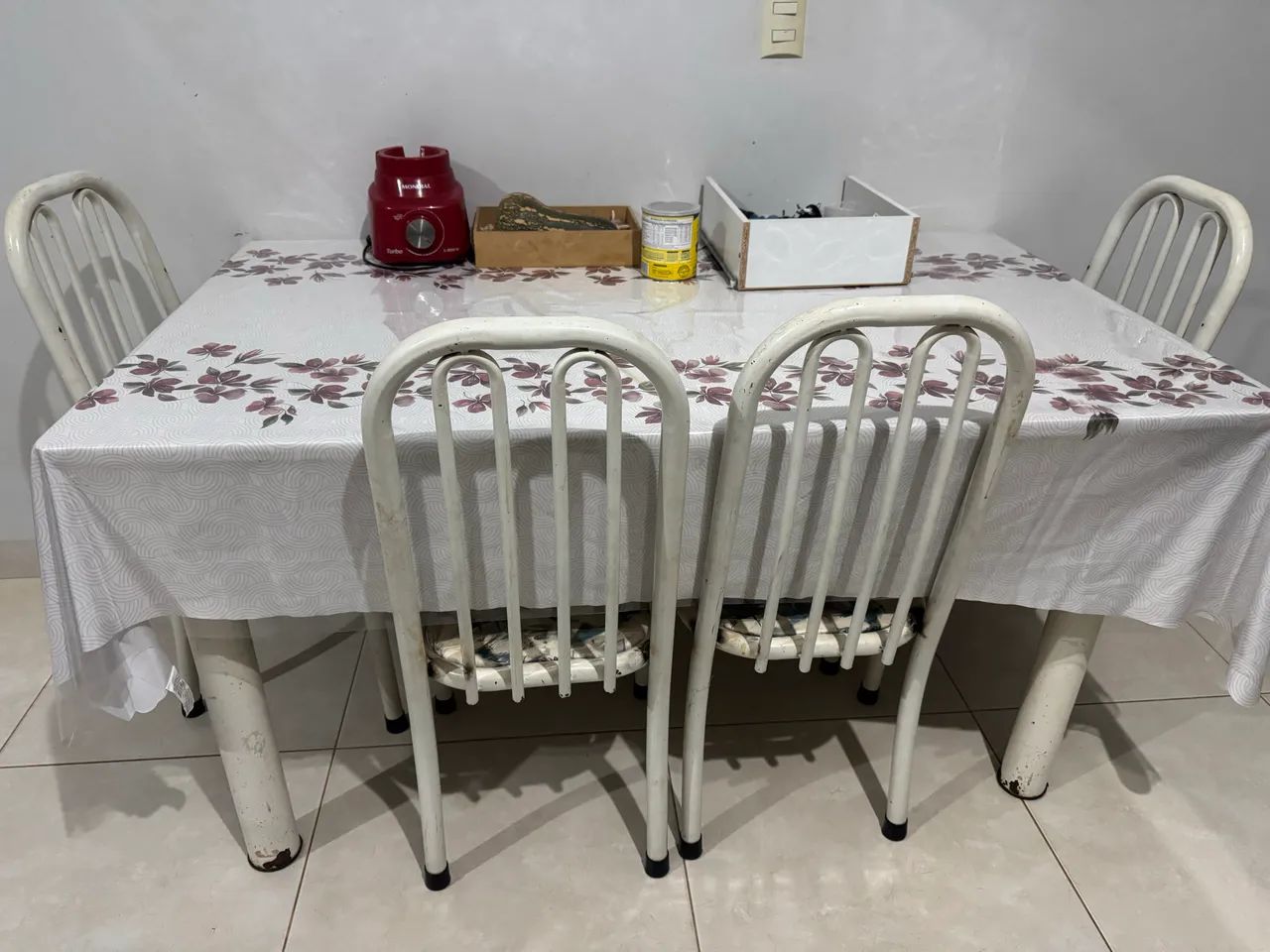 Vendo Mesa 5 cadeiras 