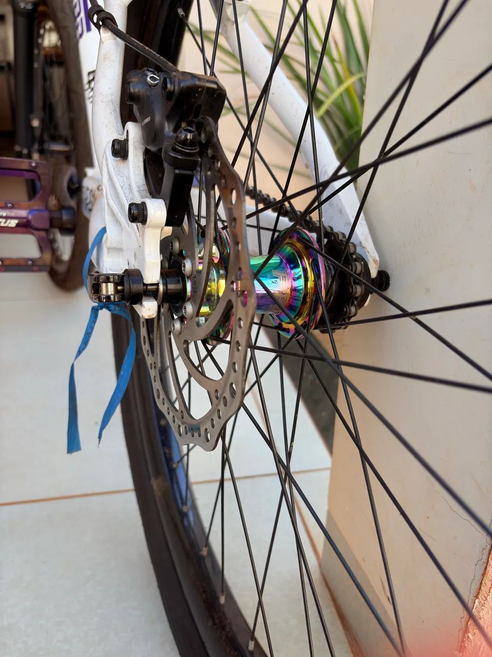 VENDO BICICLETA GIOS BR BRANCA E ROXA - Foto 3