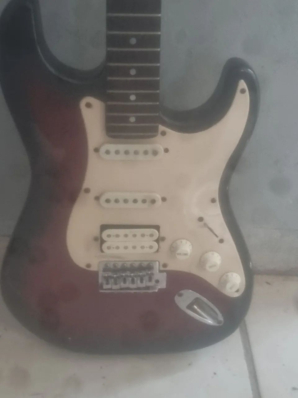 Guitarra sem as cordas 