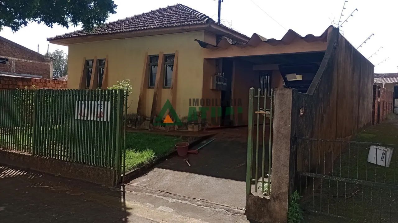 CASA COM DOIS QUARTOS A VENDA EM ROLÂNDIA.