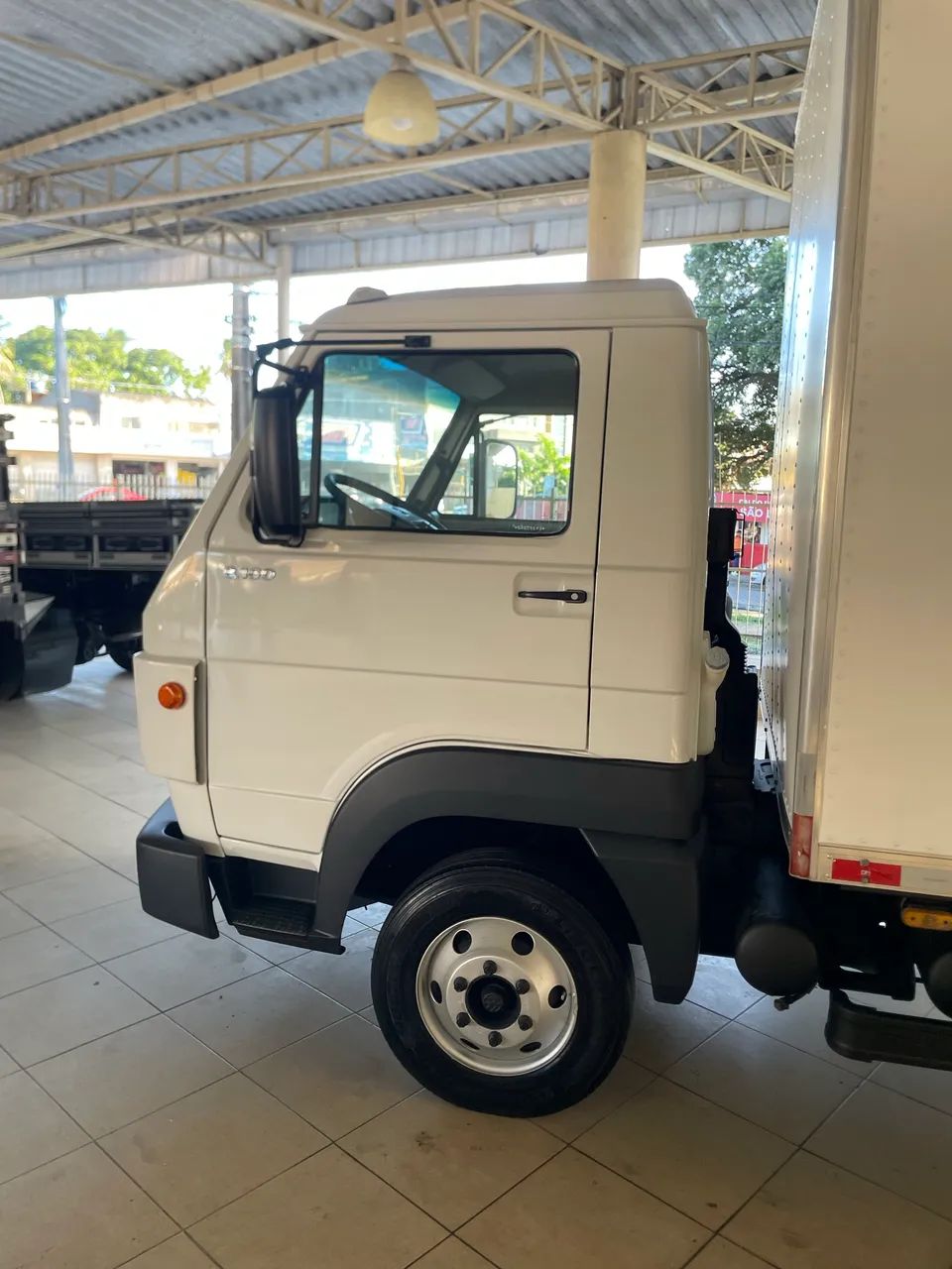 VW 8-160 2016 Baú de 6,20 Extra - Foto 3