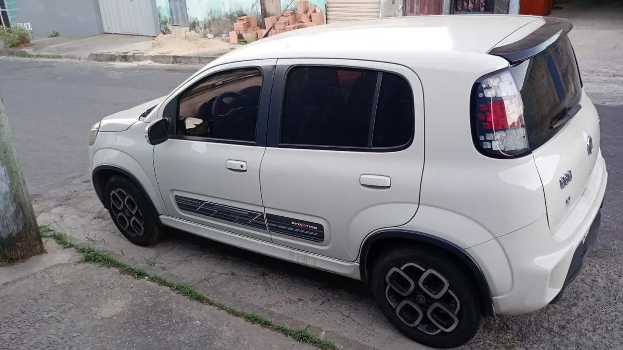 Fiat Uno Sporting 1.4 EVO Fire Flex 8V 4P 2016 - Foto 3