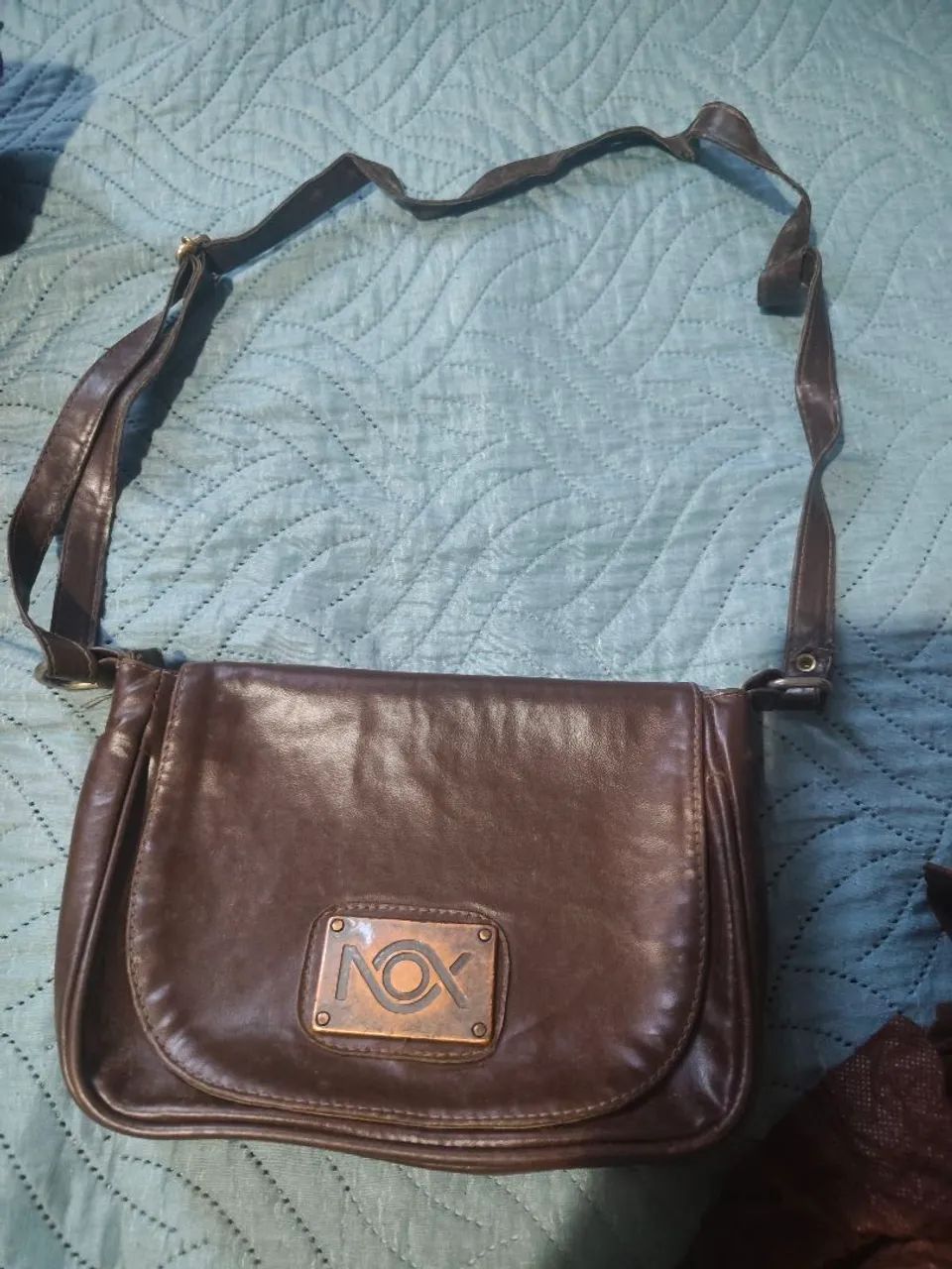 Bolsa lateral pequena de couro 