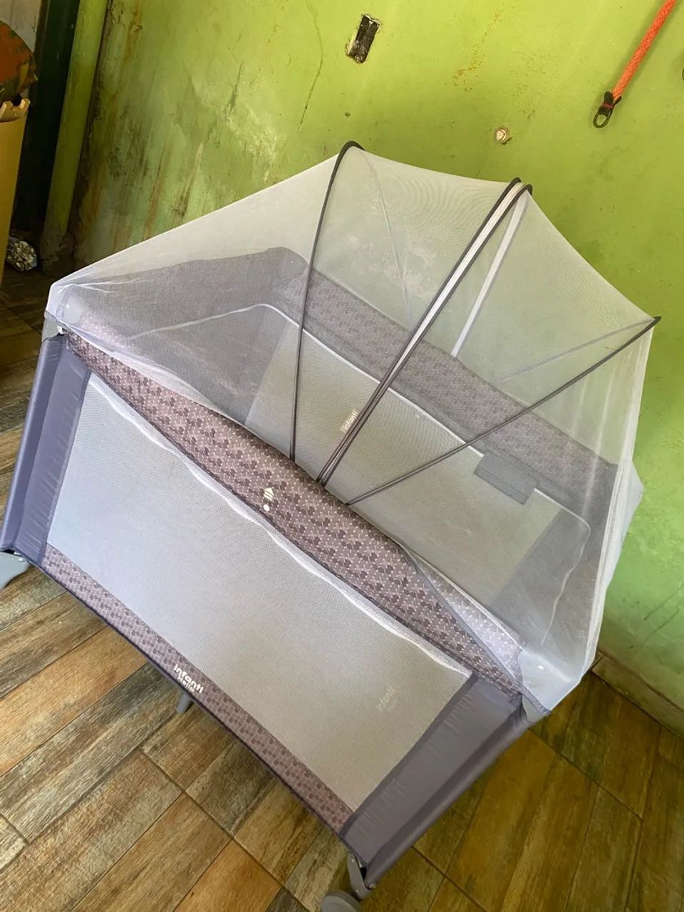 Mini berço vai com colchão 