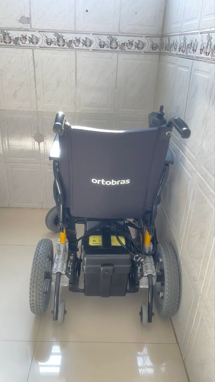 Cadeira de rodas motorizada 