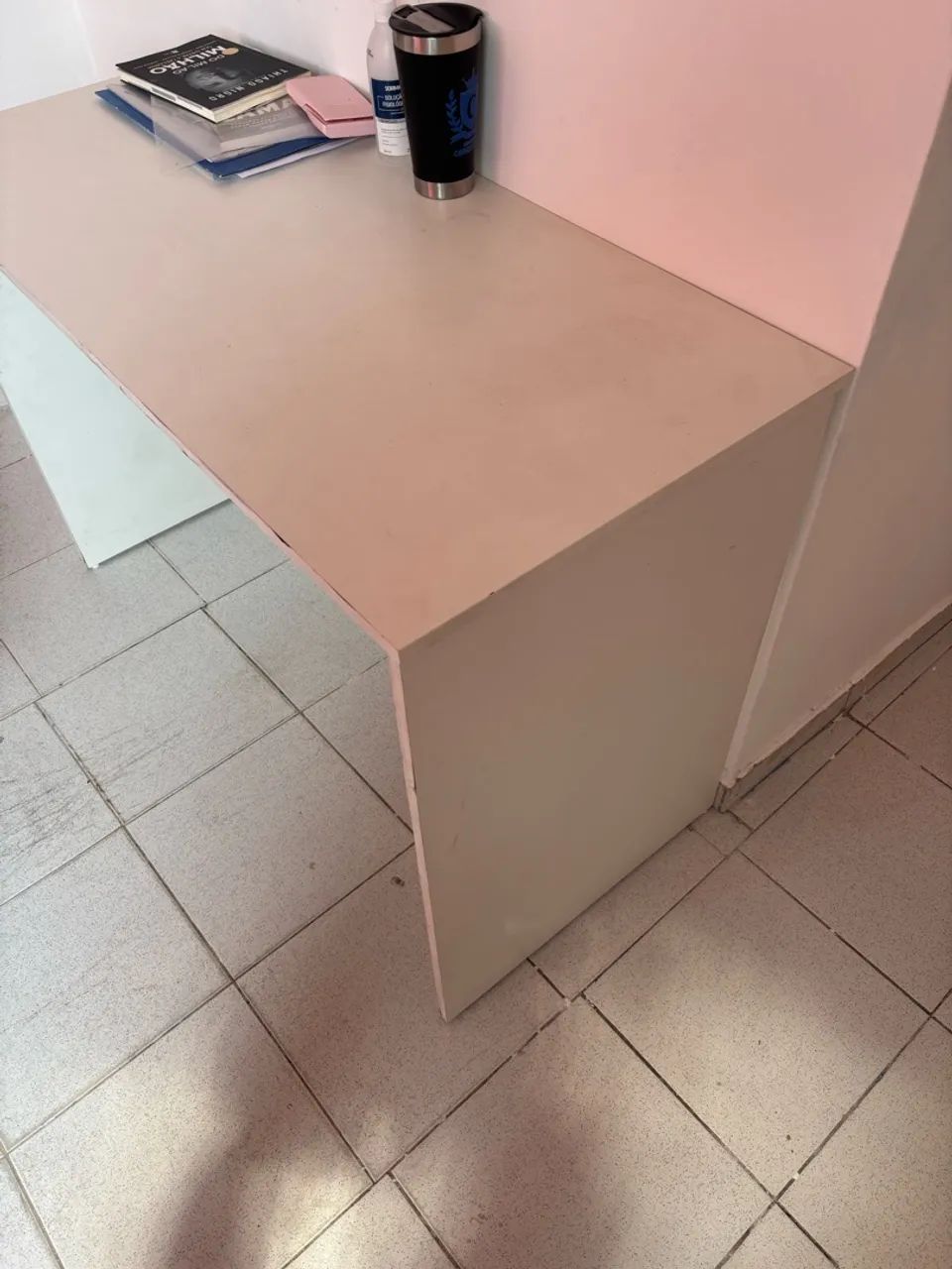 Vende mesa de estudos e cadeira 