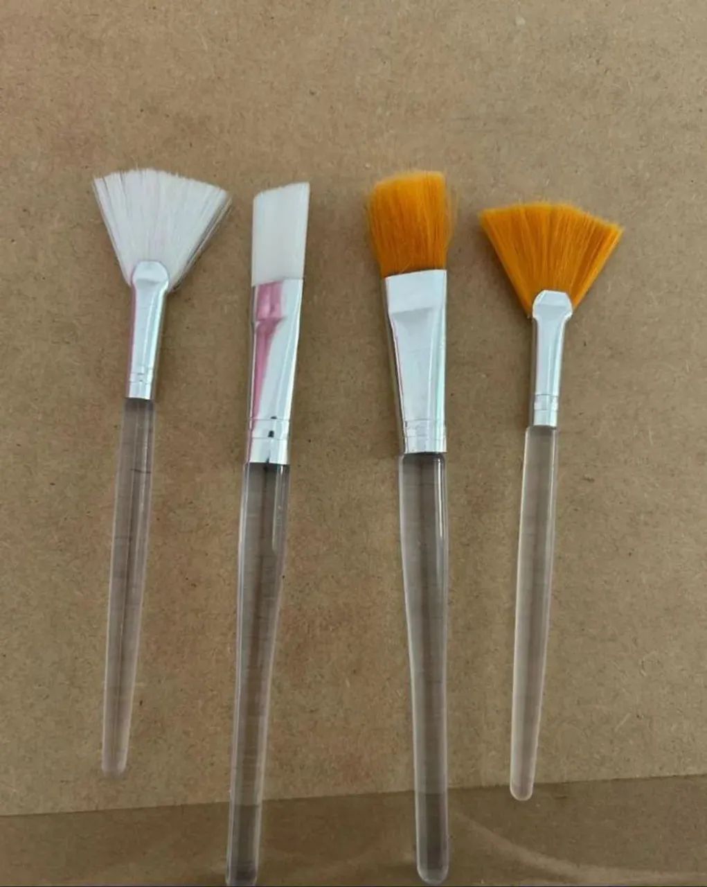 Kit 4 pincéis para limpeza de pele.