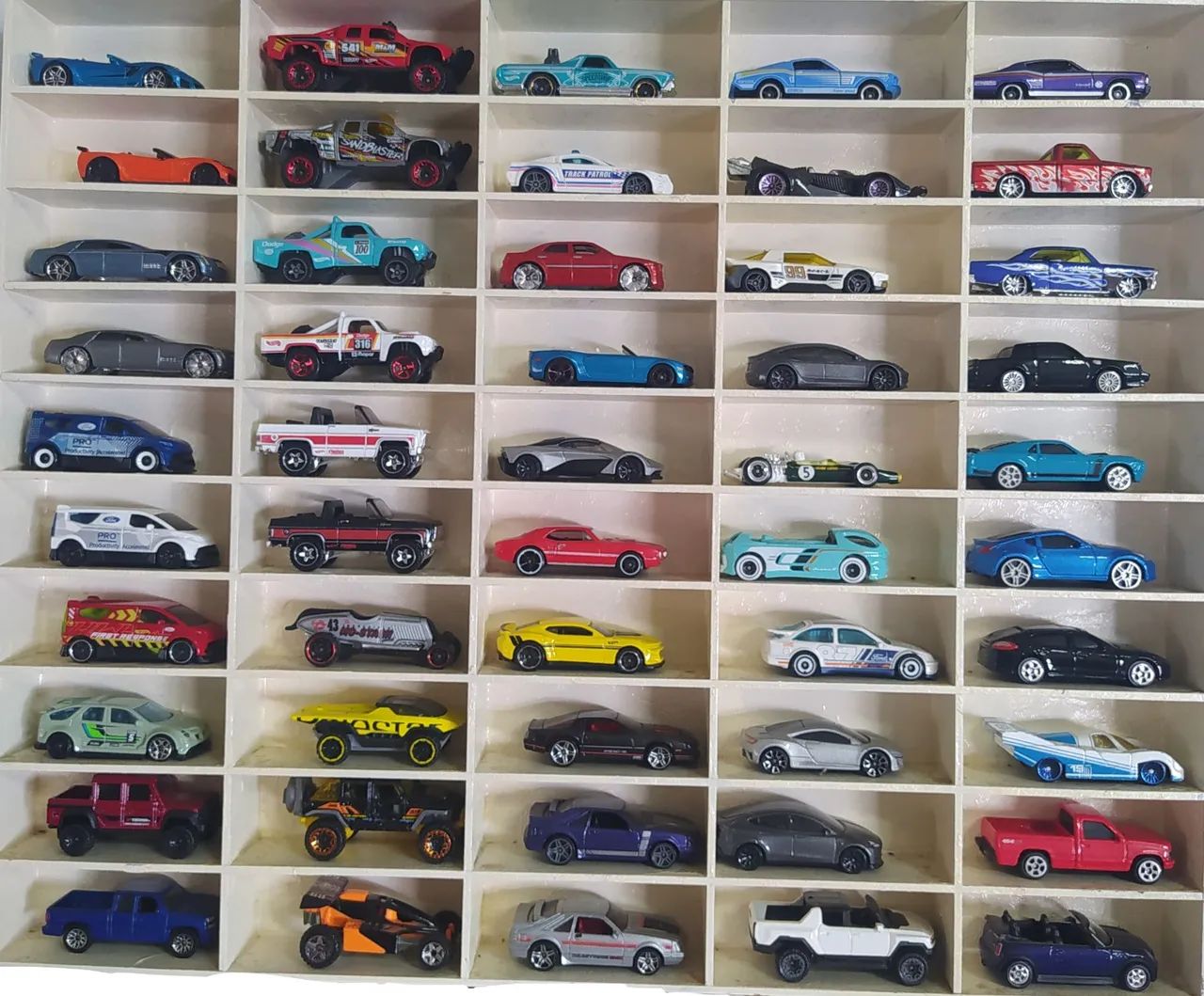 Só Carrinhos e Miniaturas Hot Wheels e de outras marcas R$20,00 cada