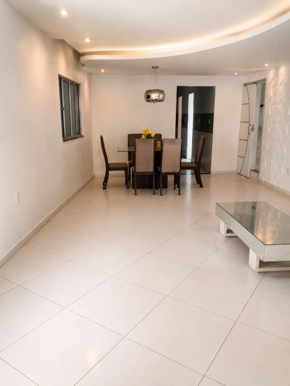 CASA AMPLA  SEMI MOBILIADA PARA ALUGUEL 