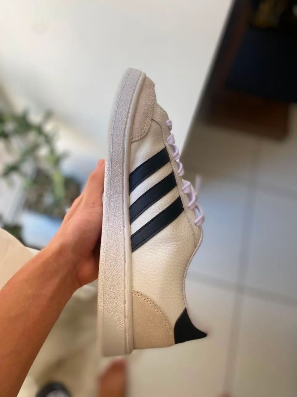 Tênis Adidas.
