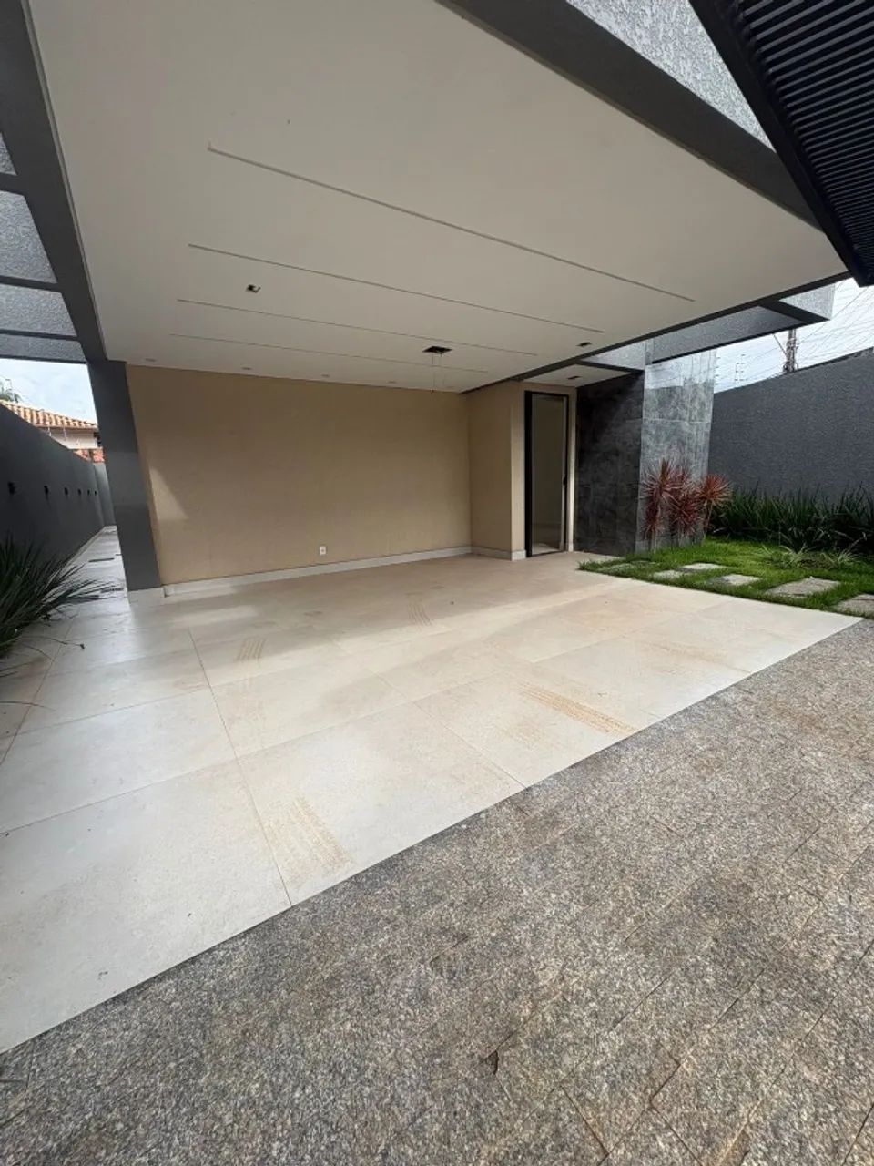 Excelente casa com sala com pé direito em Arniqueiras - Foto 2