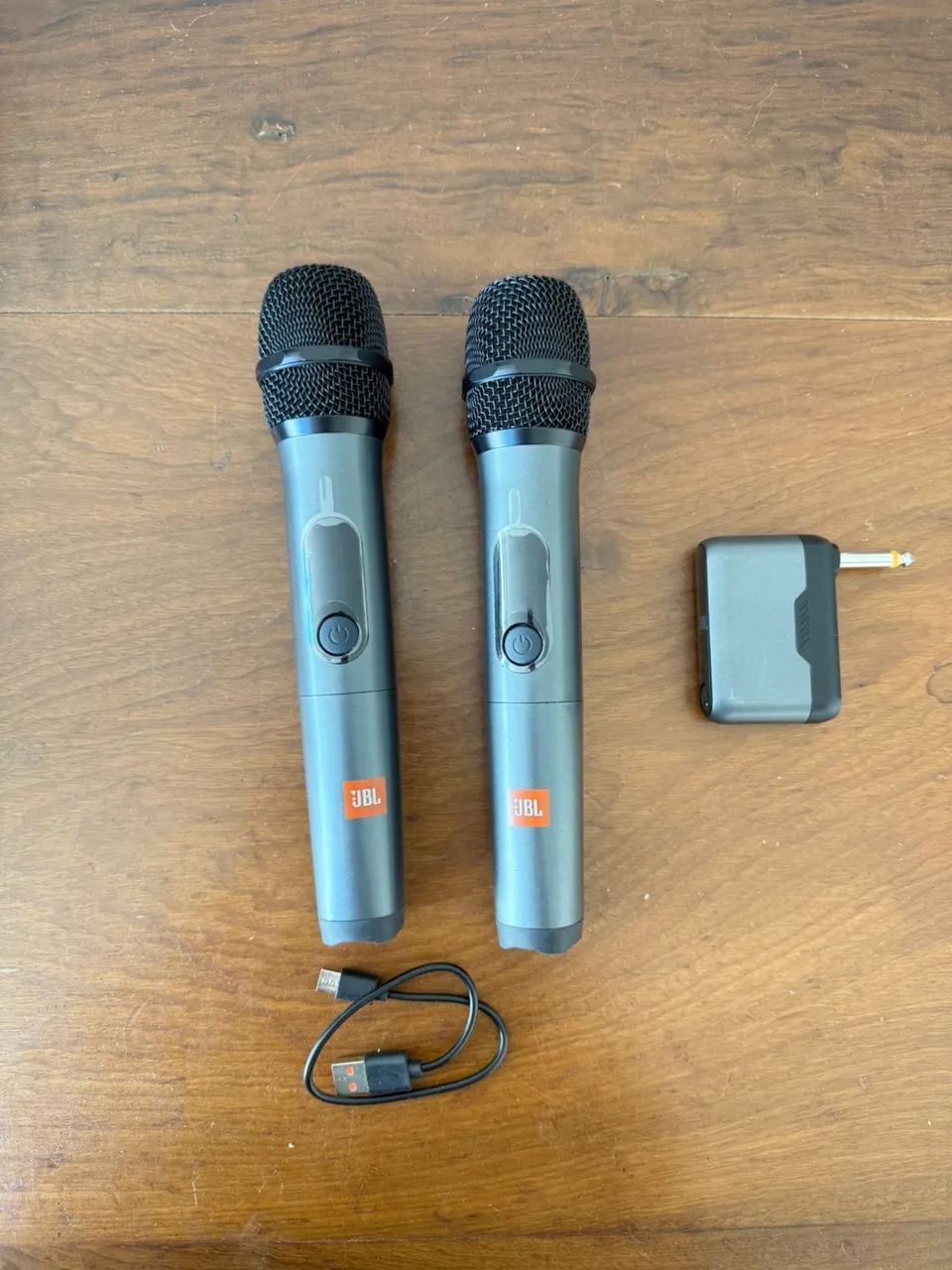 Microfone wireless JBL a pilha 