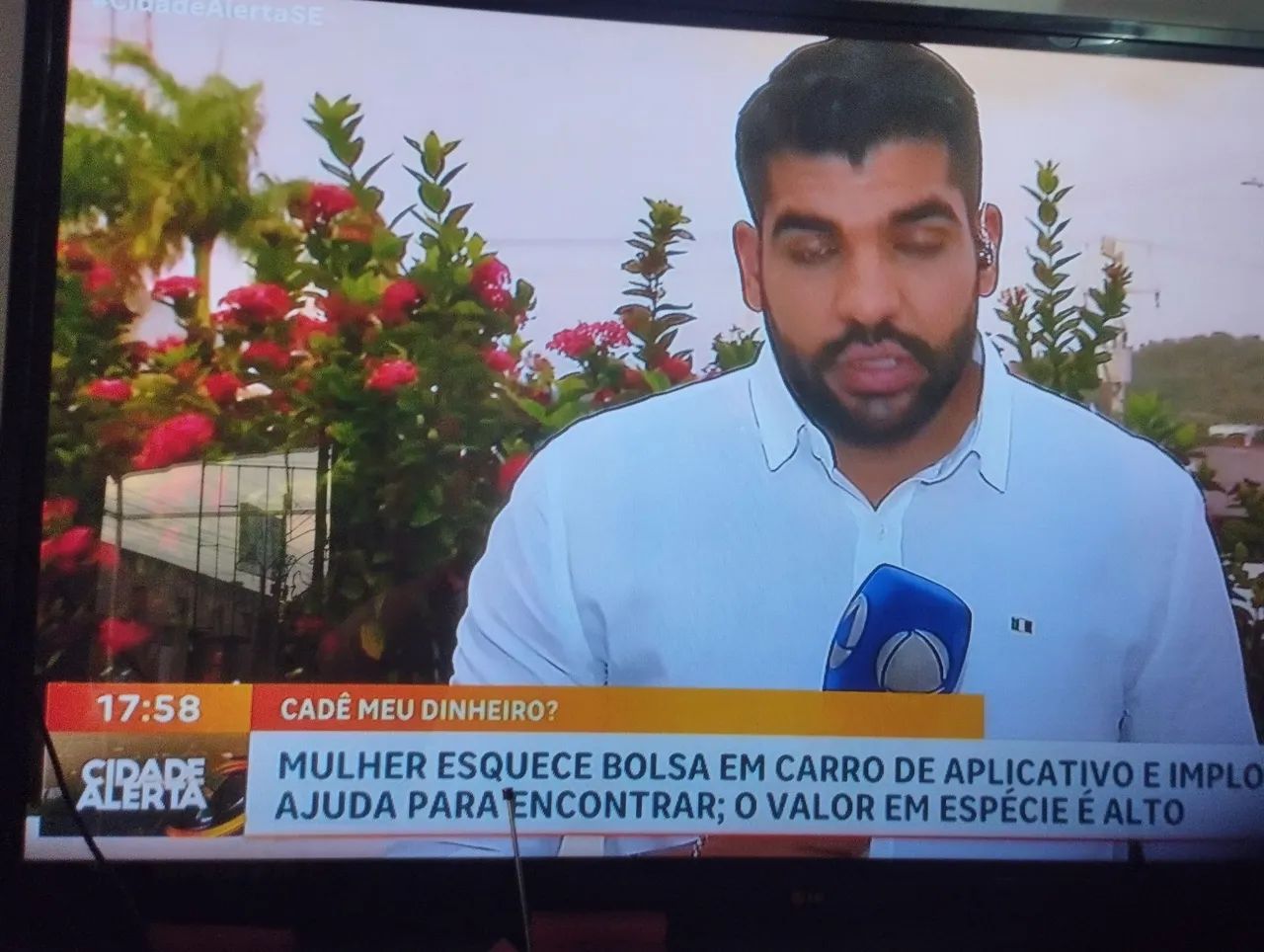 Uma TV Samsung 50polegada de plasma com controle e base  - Foto 4