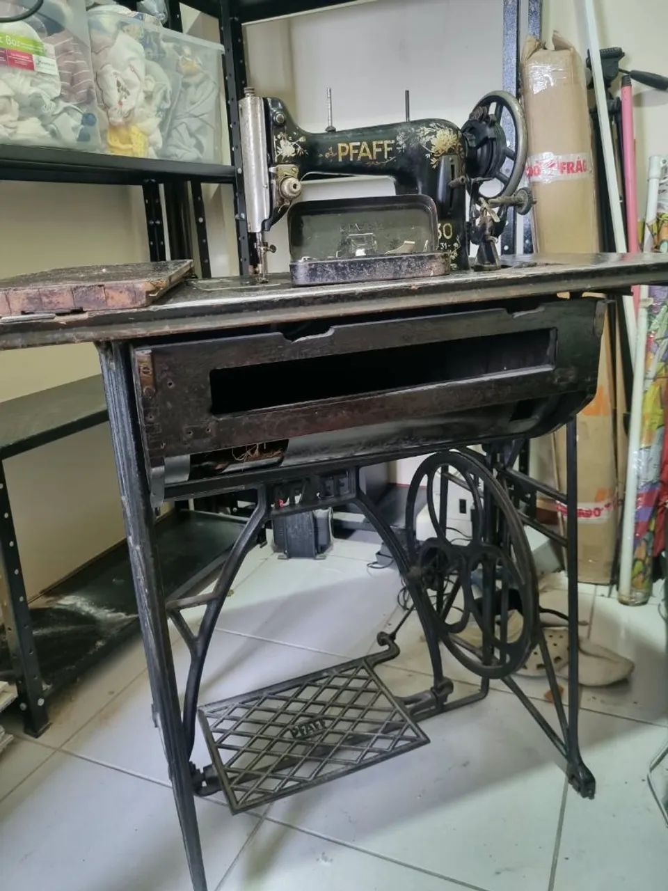 OPORTUNIDADE - Máquina de Costura antiga Pfaff