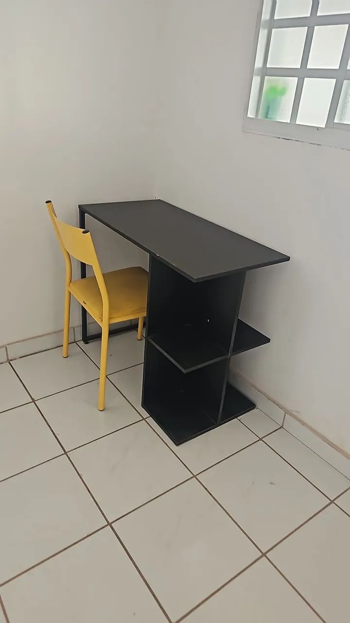Mesa com cadeira