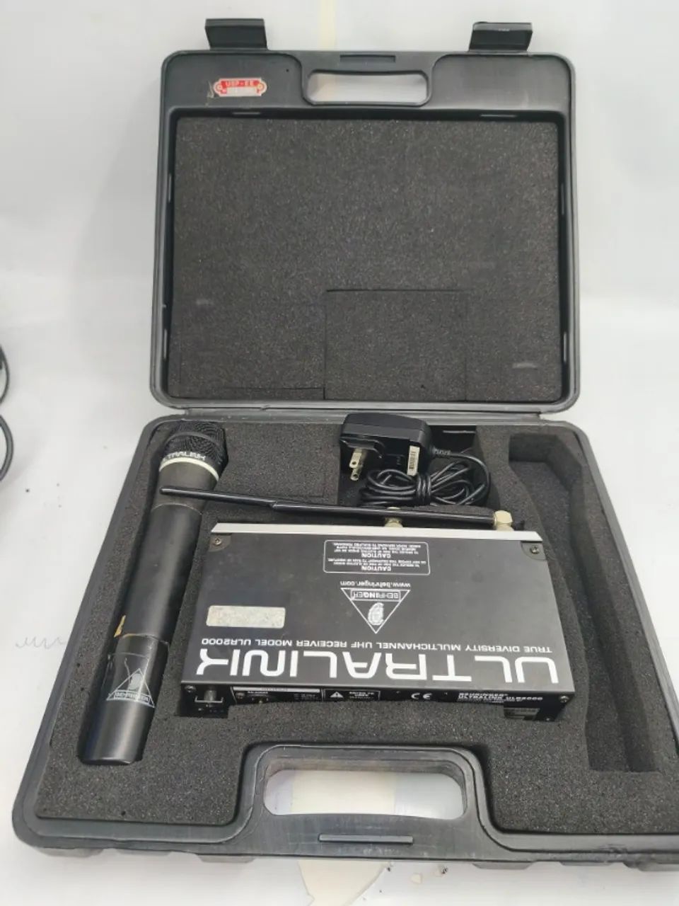 Microfone sem fio Behringer Ultralink no estado