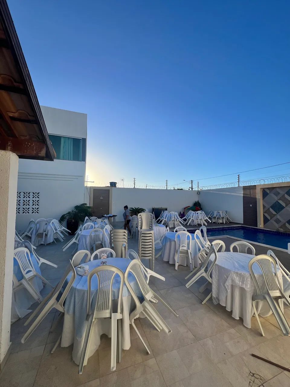 LOCAÇÃO DE MESAS E CADEIRAS - Foto 4