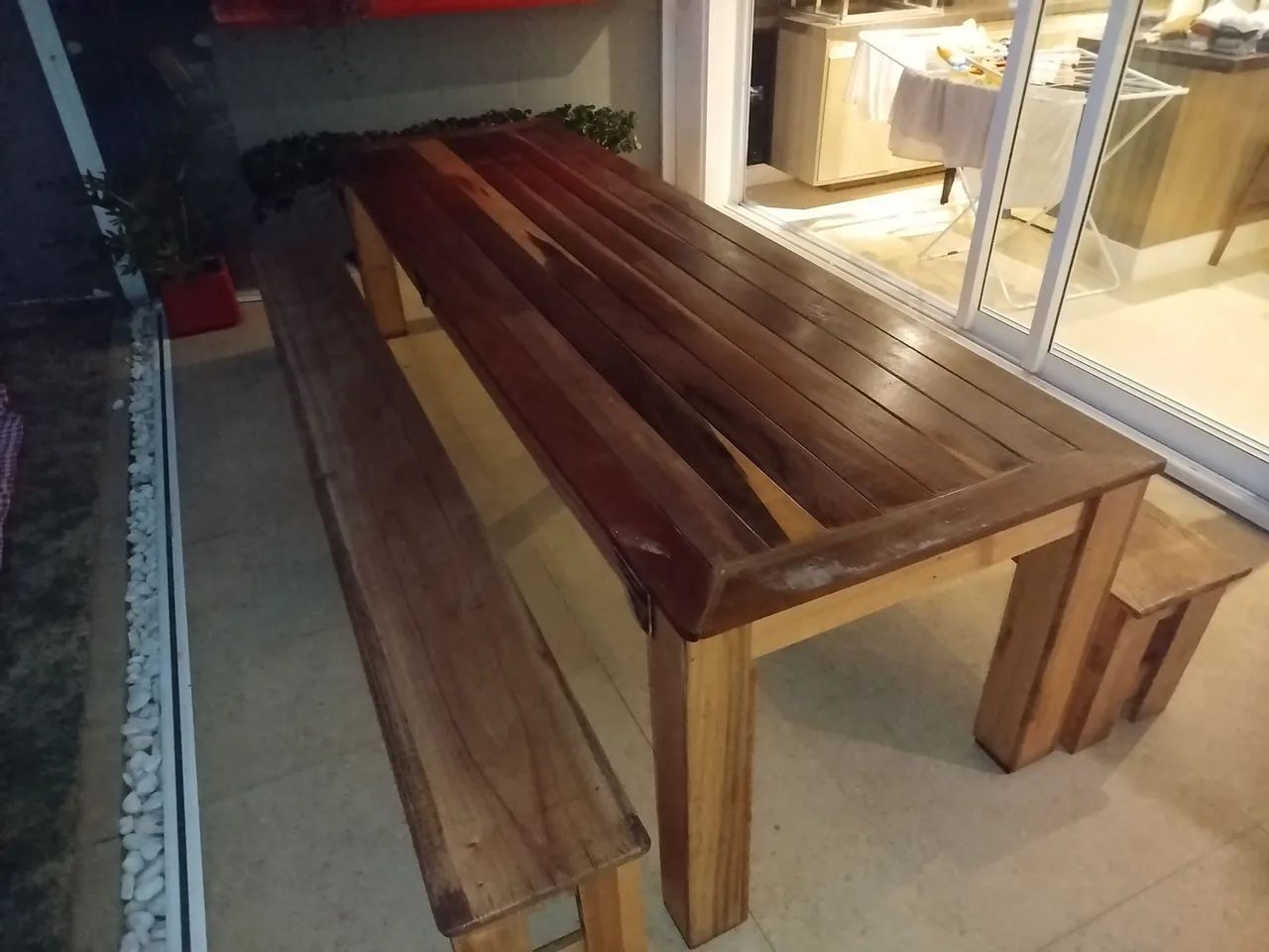 Mesa Rústica 3 m x 90 cm mais dois bancos e mais 2 cadeiras estilo RACK  - Foto 2