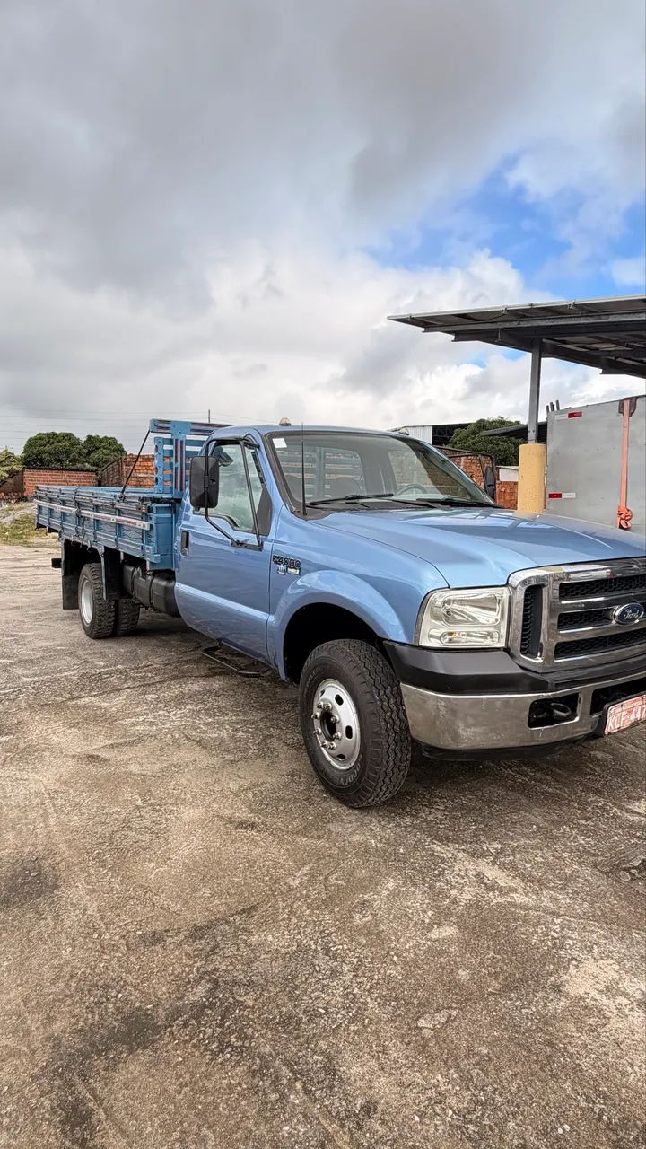 F-4000 ano 2008 c/ar 