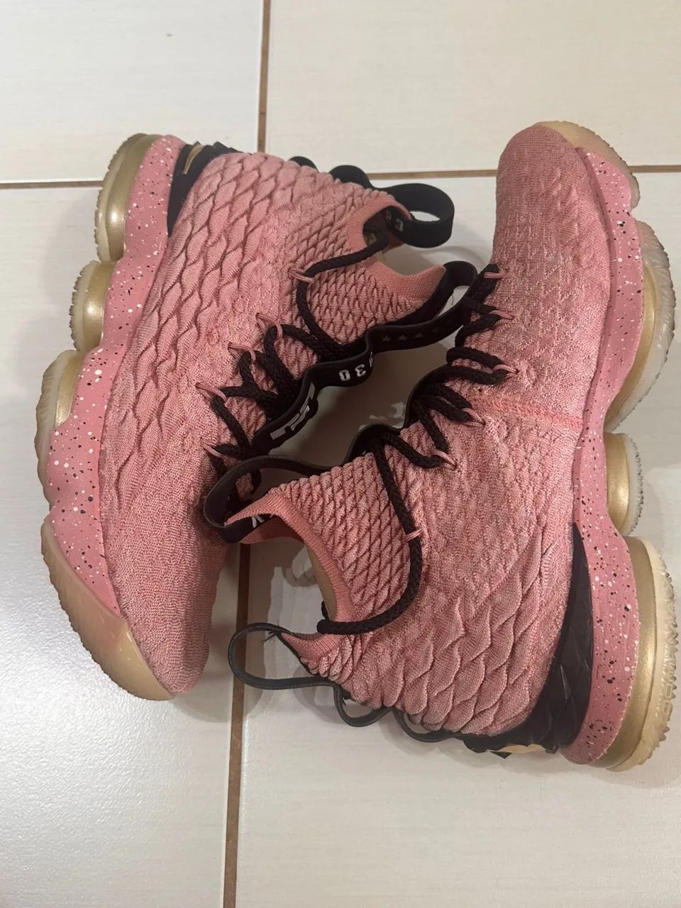 NIKE LEBRON JAMES