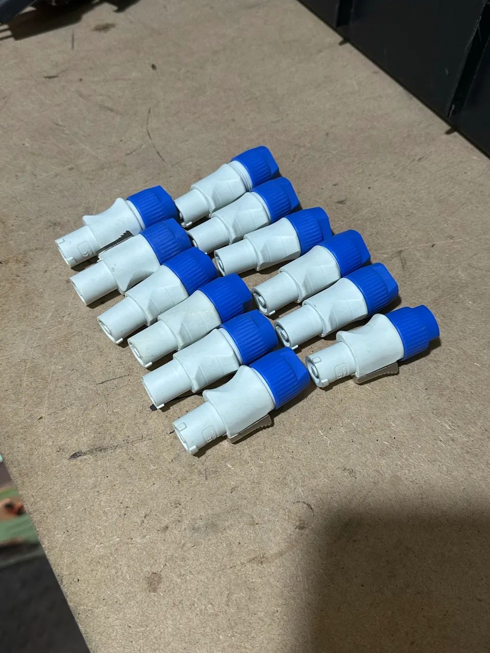 Kit 10 Plug Speakon Powercon Power In 3 Polos 20a Branco e azul  - Foto 2