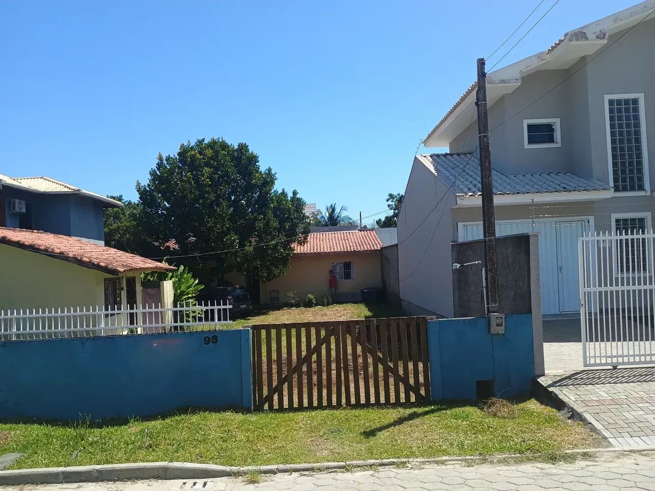 Terreno com 325m² em Mariscal