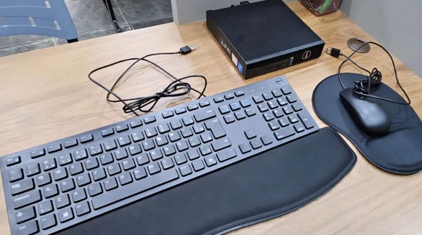 01 KIT MINI CPU DELL I5 + MOUSE + TECLADO (Optiplex 7020)