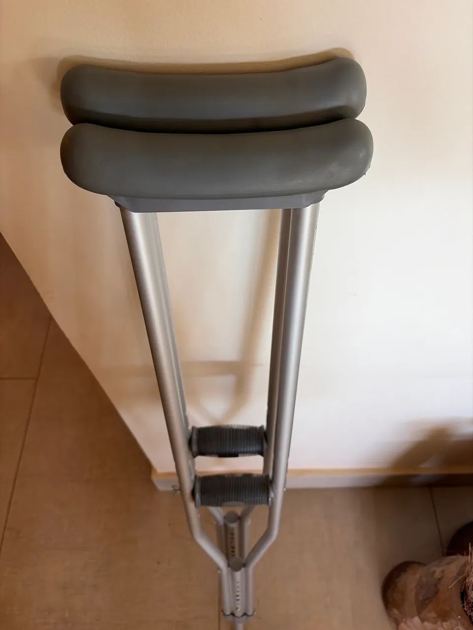2 muletas em alumínio Mercur  - Foto 5