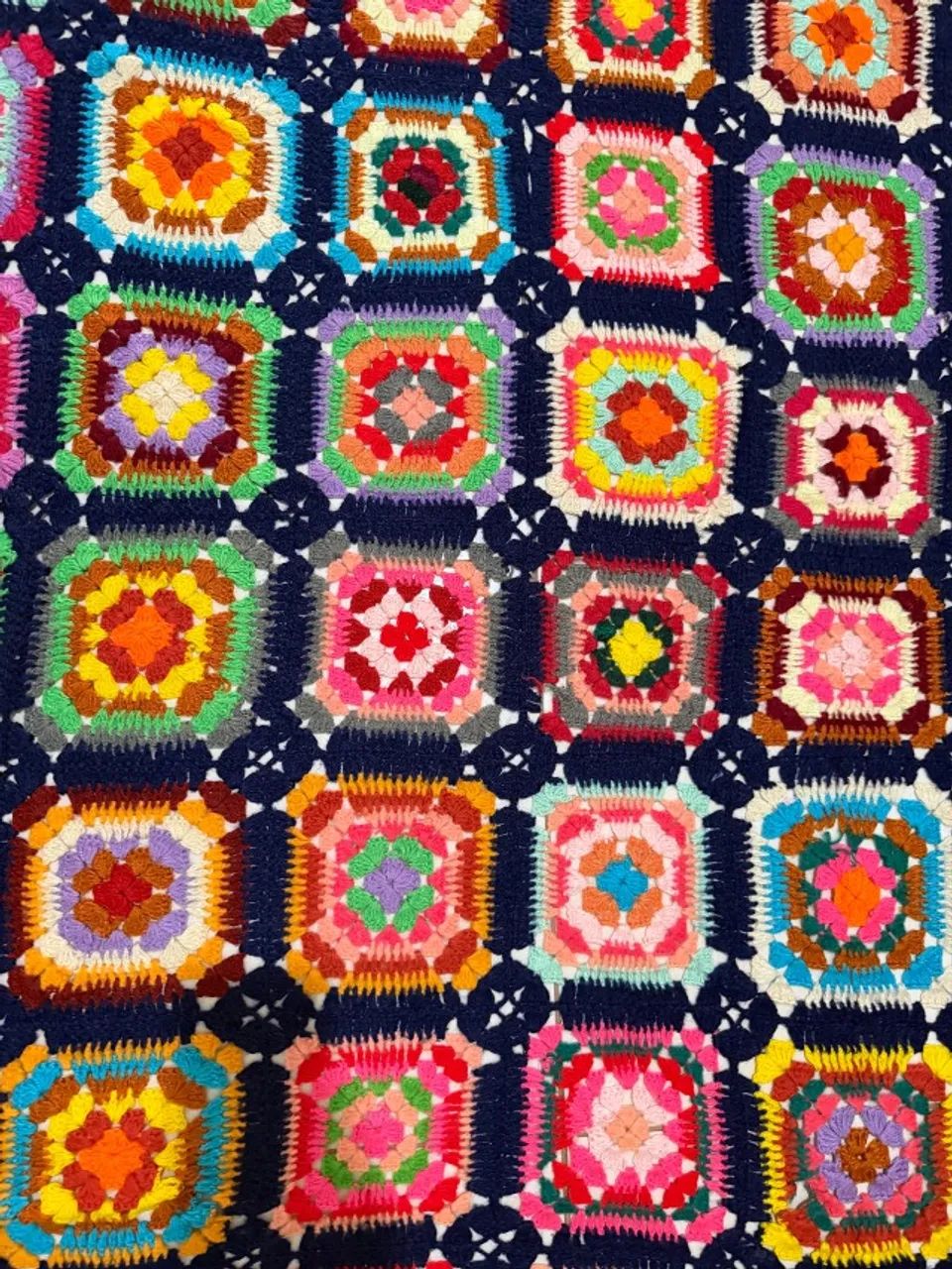 Colcha de crochê artesanal colorida com franjas - Foto 3