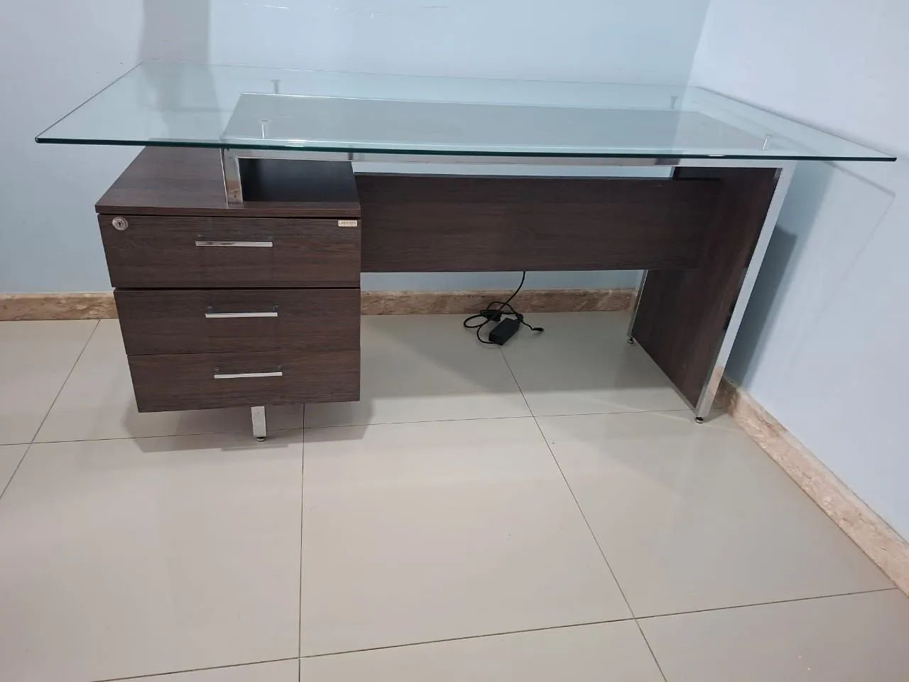 Venda de uma mesa de escritório.  - Foto 4