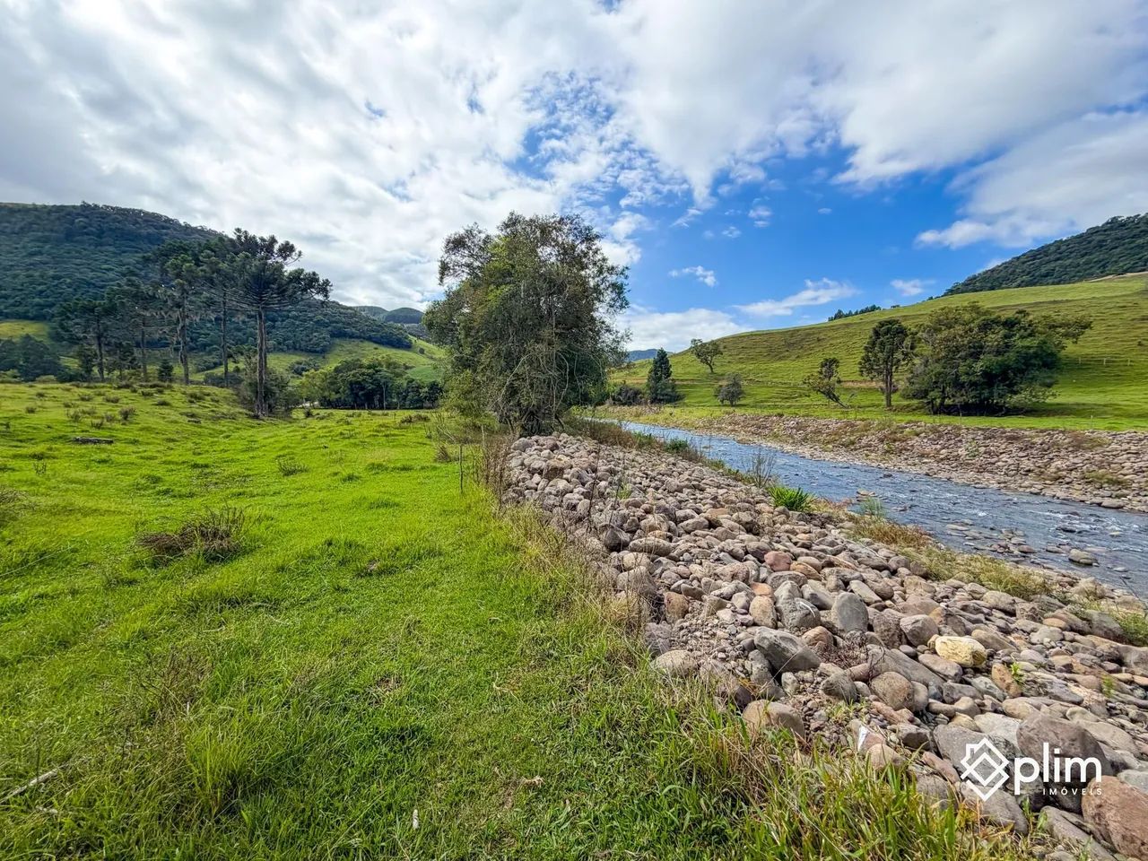 Terreno de 2,7 hectares com Rio incrível em Alfredo Wagner  SC