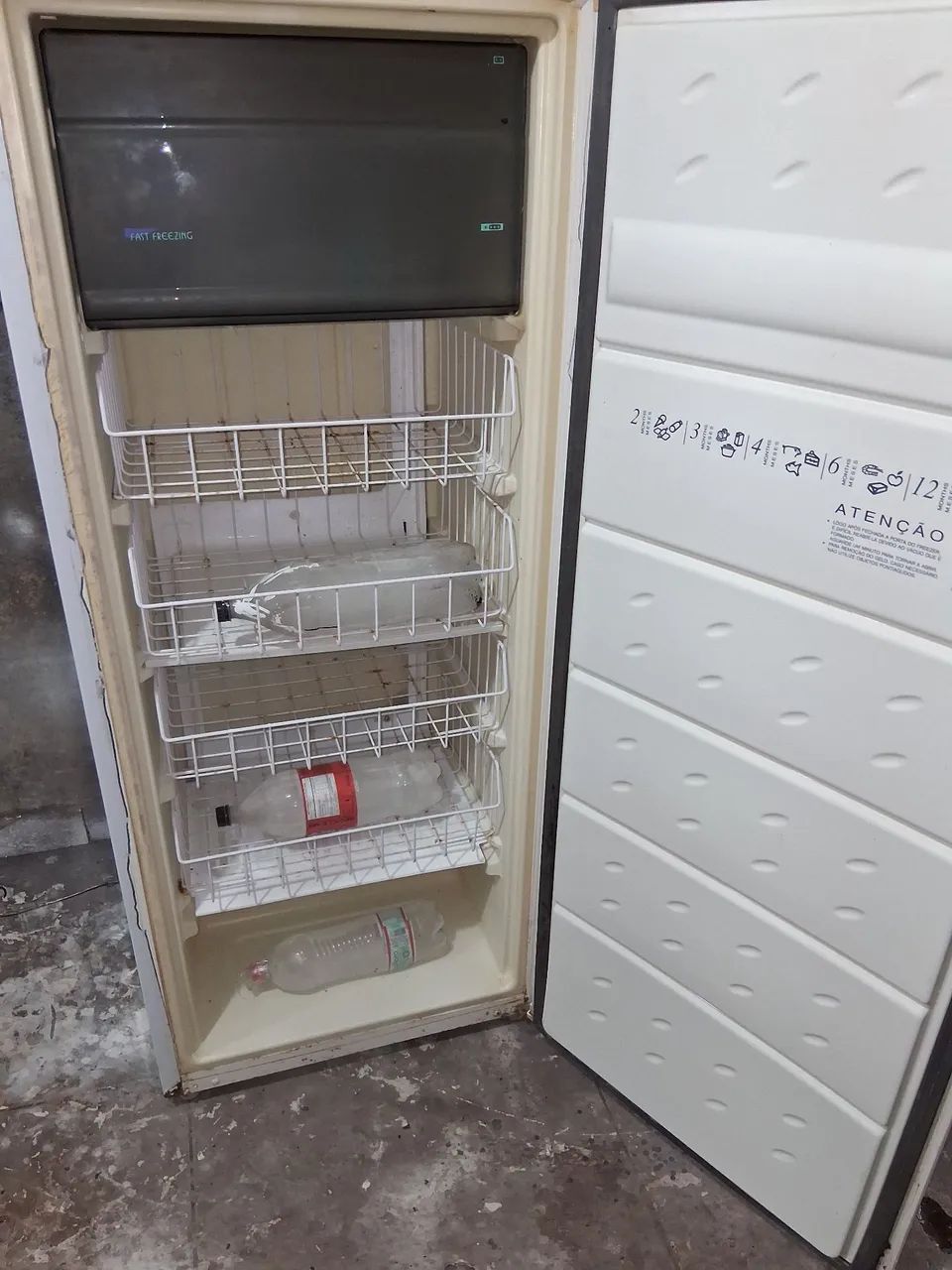 Vendo freezer 240 litros  - Foto 2