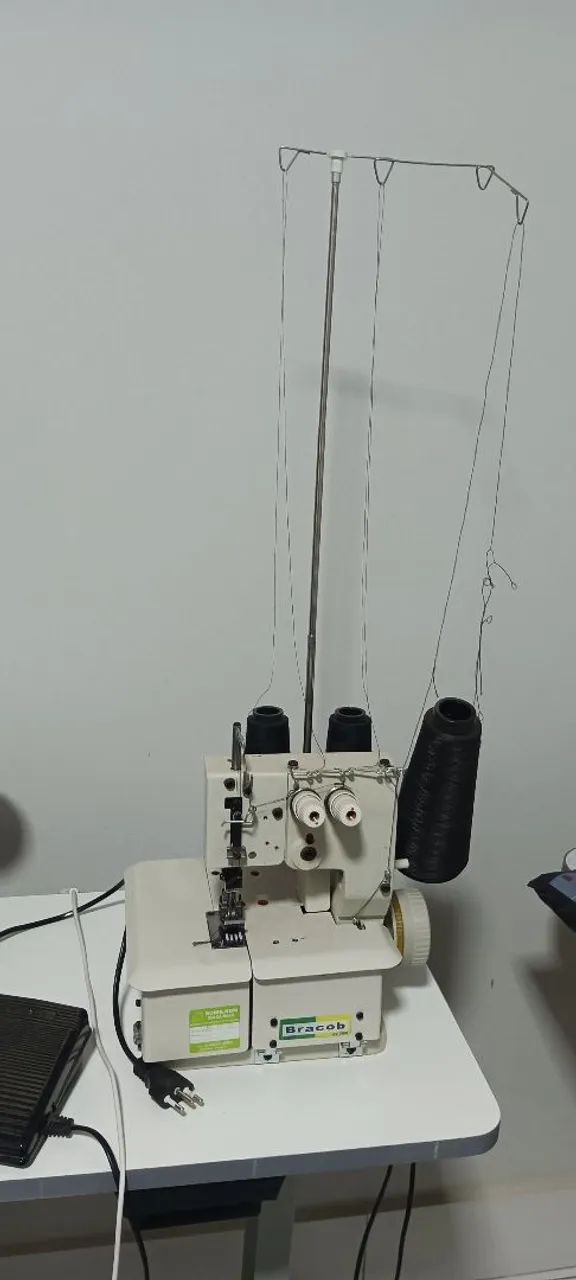 ?Máquina de Costura Galoneira Portatil Semi Industrial 2 agulhas<br>? 220v cor bege - Foto 4