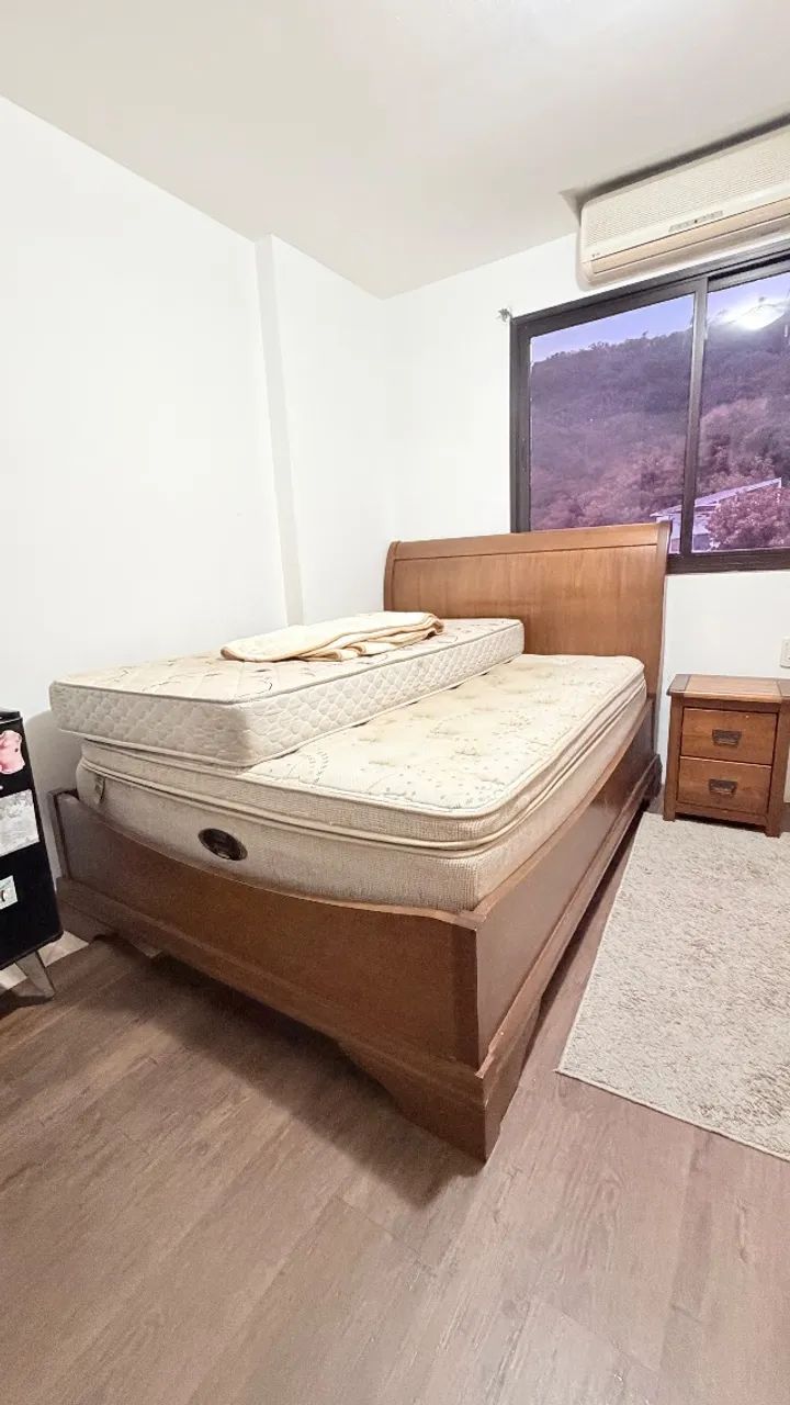Cama casal com colchão madeira maciça 