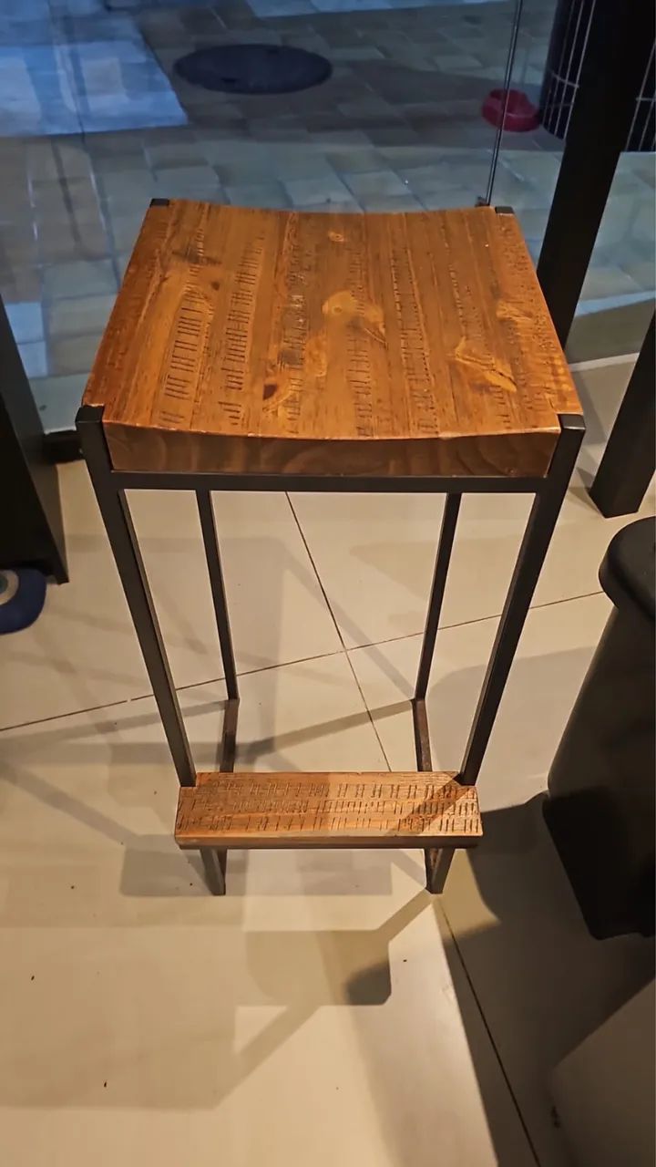 Mesa em madeira rústica com 2 banquetas - Foto 3