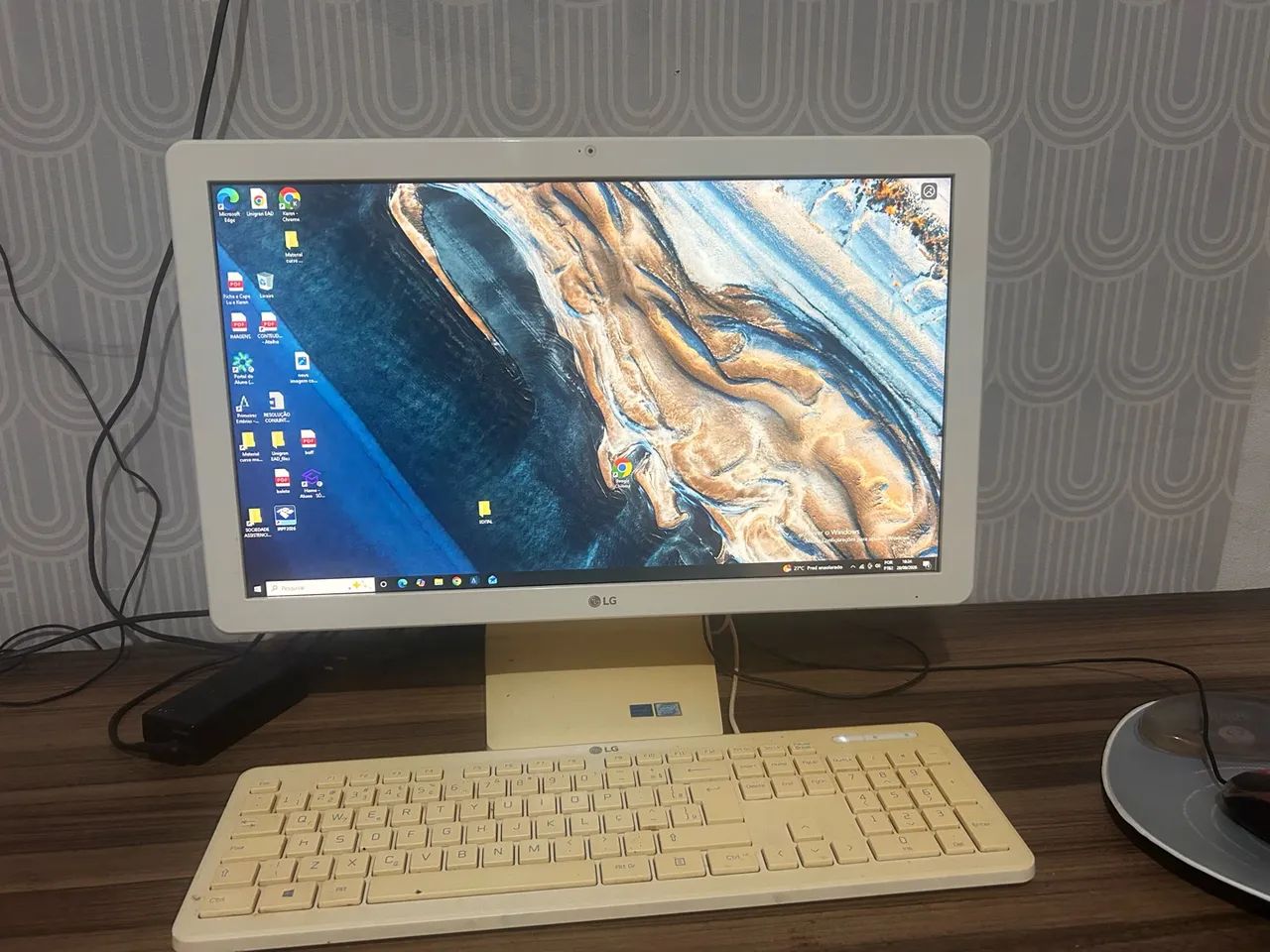computador  junto com a Mesa 