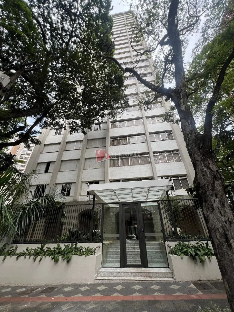 Lindo Ap Zn 01, com 4 qtos sendo 2 suites, 02 vg, com 243.4 m²