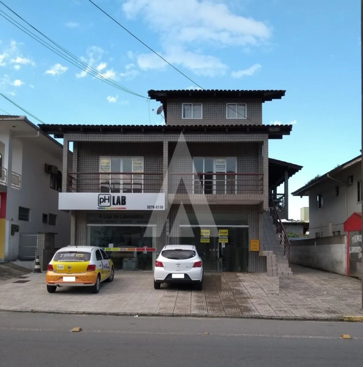 Apartamento com 1 quarto e sacada no Iririú