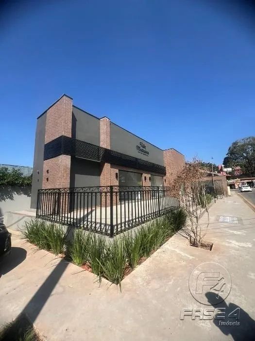 Centro comercial - Villa Madalena em Penedo