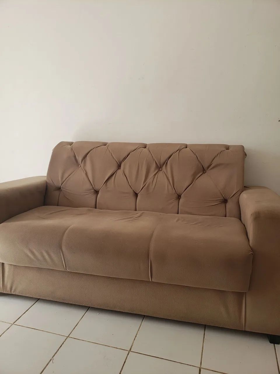 VENDO UM SOFÁ DE 3 LUGARES NOVO  - Foto 4