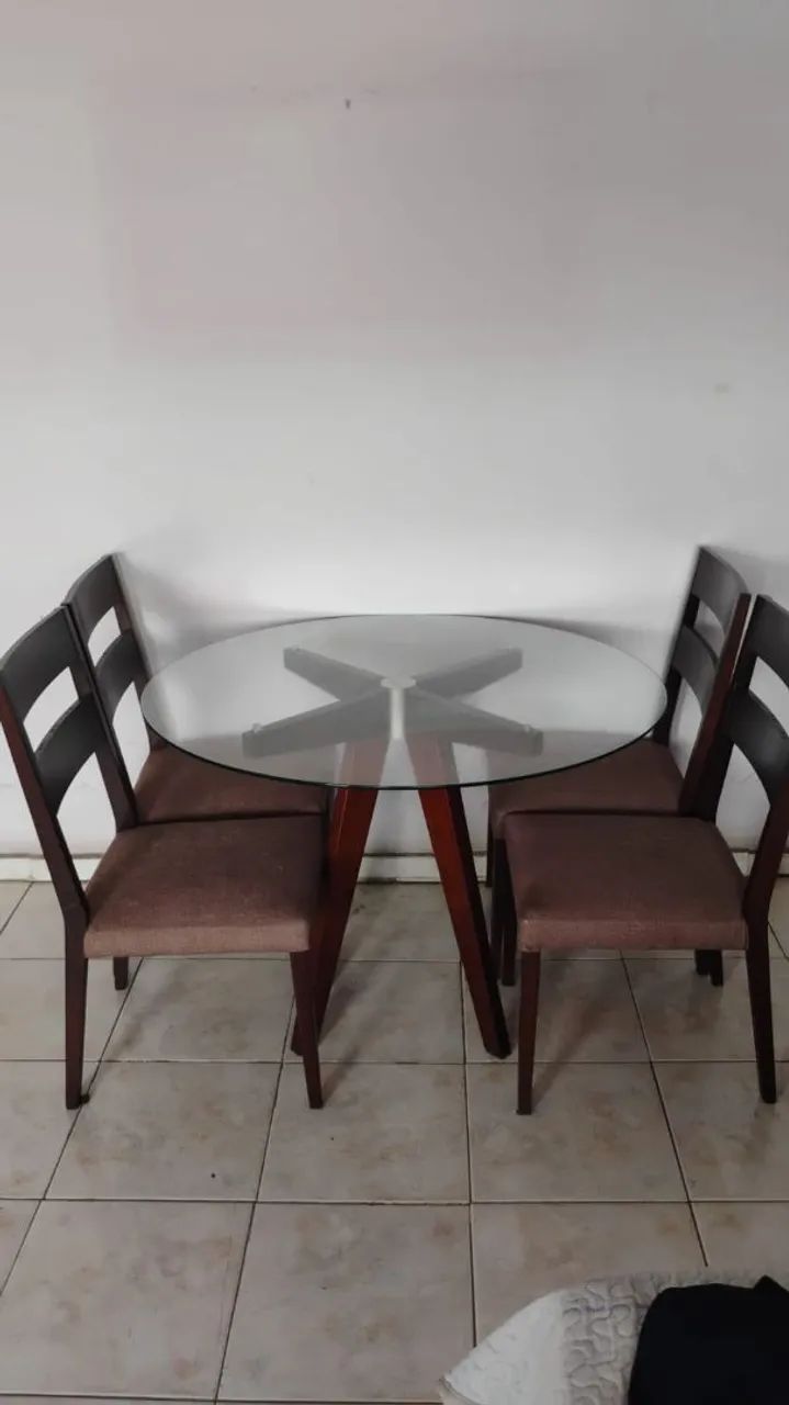 Mesa de madeira maciça 