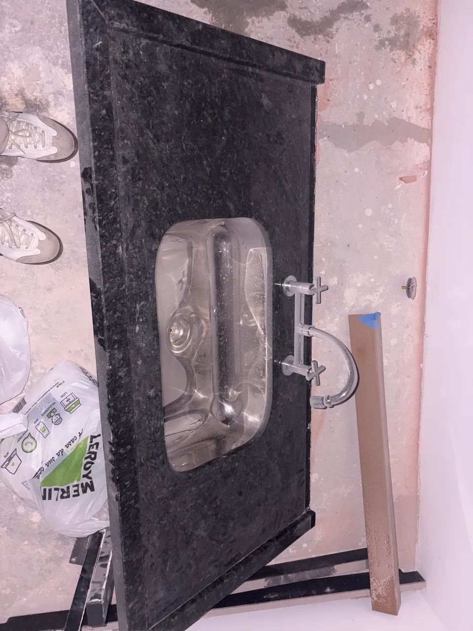 Vendo pia ( Monocomando verde Ubatuba ) tamanho 1,2 x 0,6